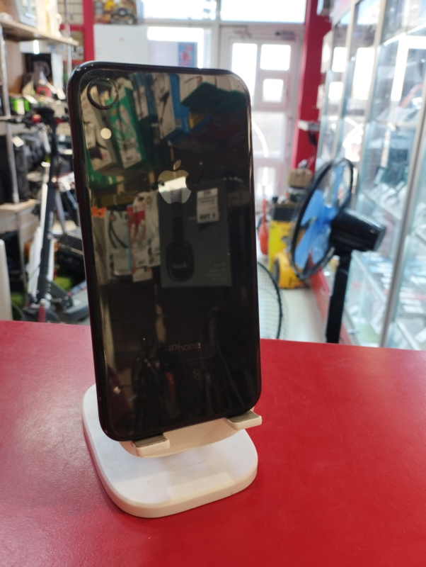 Мобильный телефон Apple iPhone XR