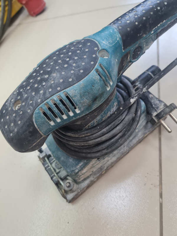Шлифмашинка Makita BO3710