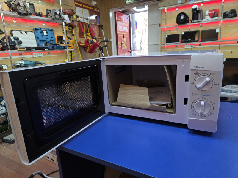 Микроволновая печь Midea MM720CKE