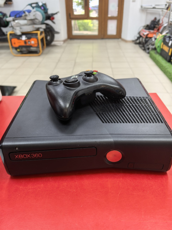 Игровая приставка Xbox 360