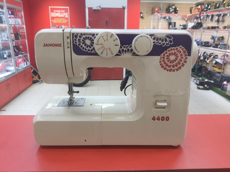 Швейная машина Janome 4400