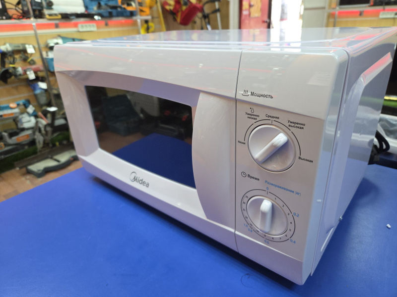 Микроволновая печь Midea MM720CKE