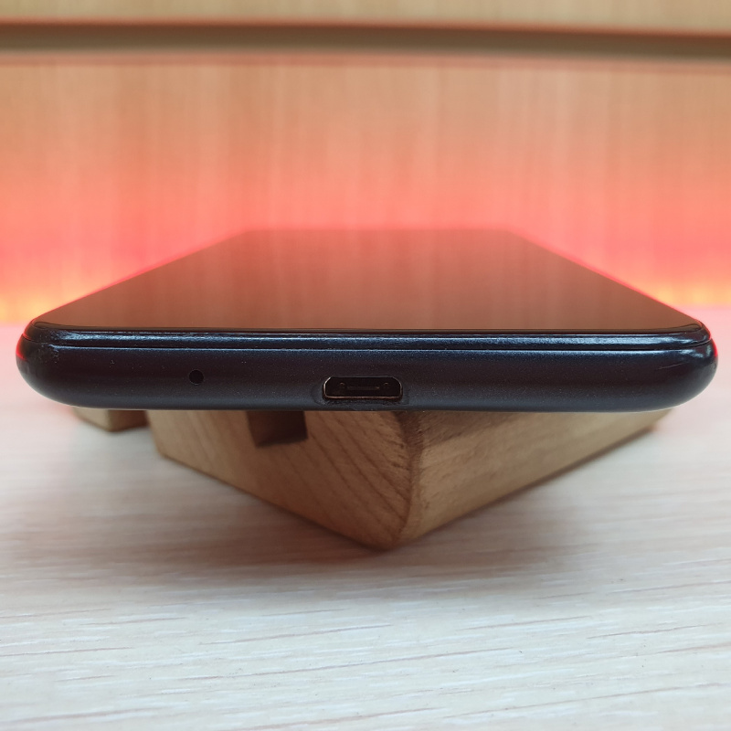 Мобильный телефон Samsung Galaxy A01