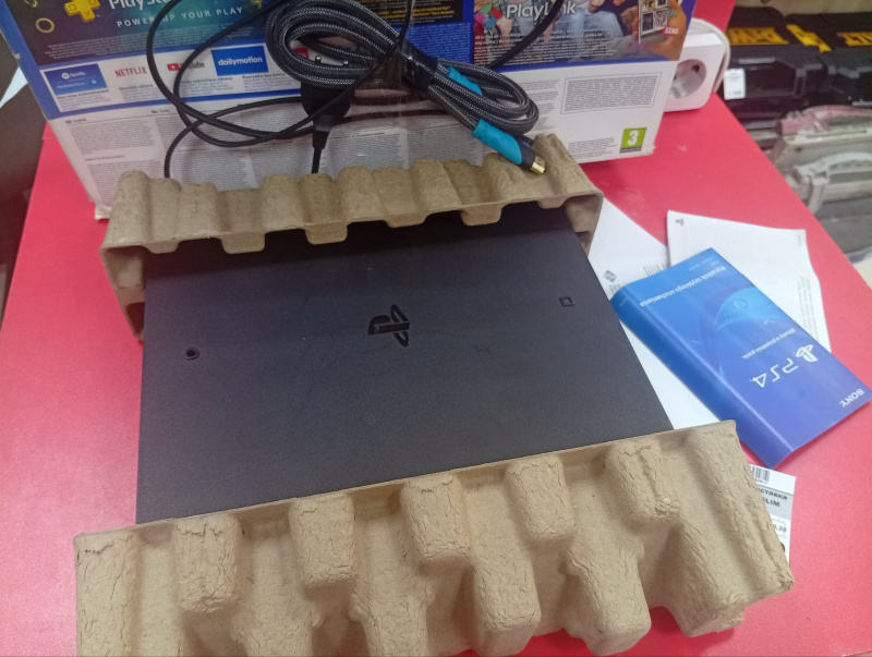 Игровая приставка Sony PS 4 SLIM