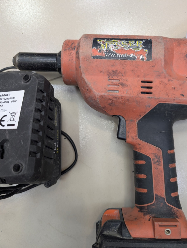 Заклепочник Messer M1000