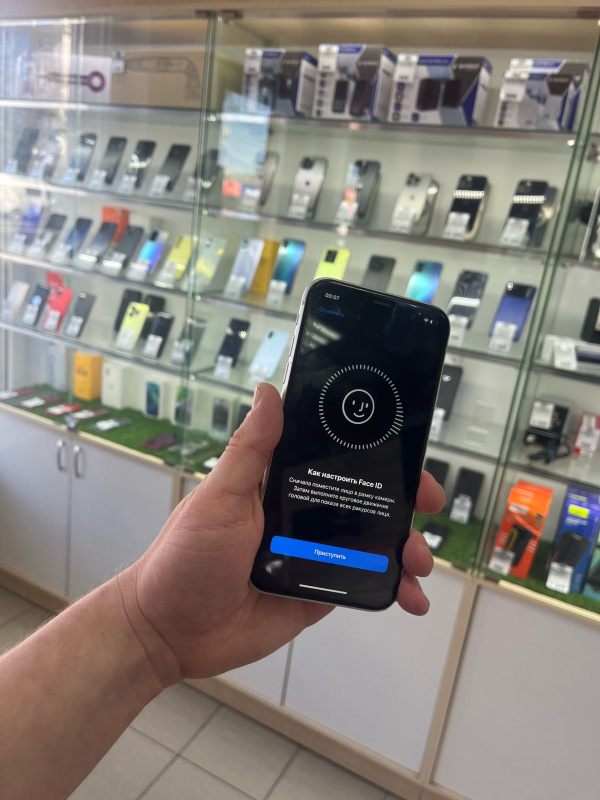 Мобильный телефон Apple iPhone XR