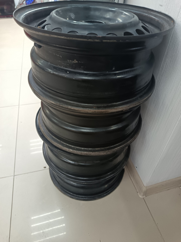 Автомобильные диски R15  15