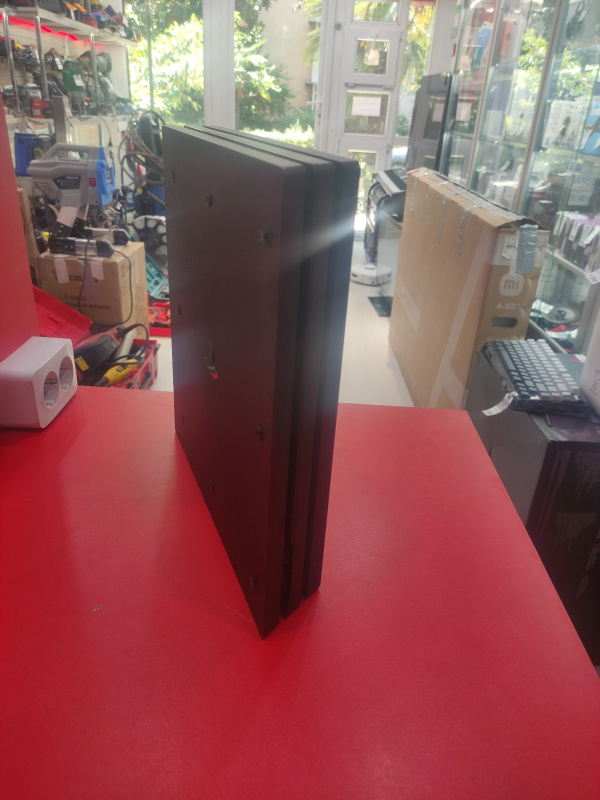 Игровая приставка Sony PS 4 PRO 1TB