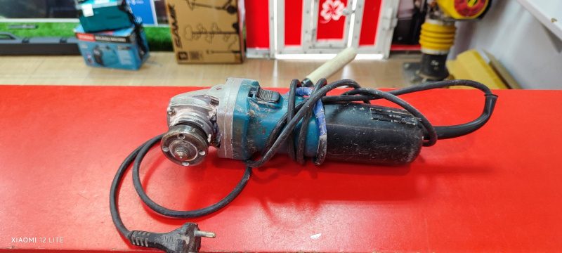 Болгарка Makita 9555 HN