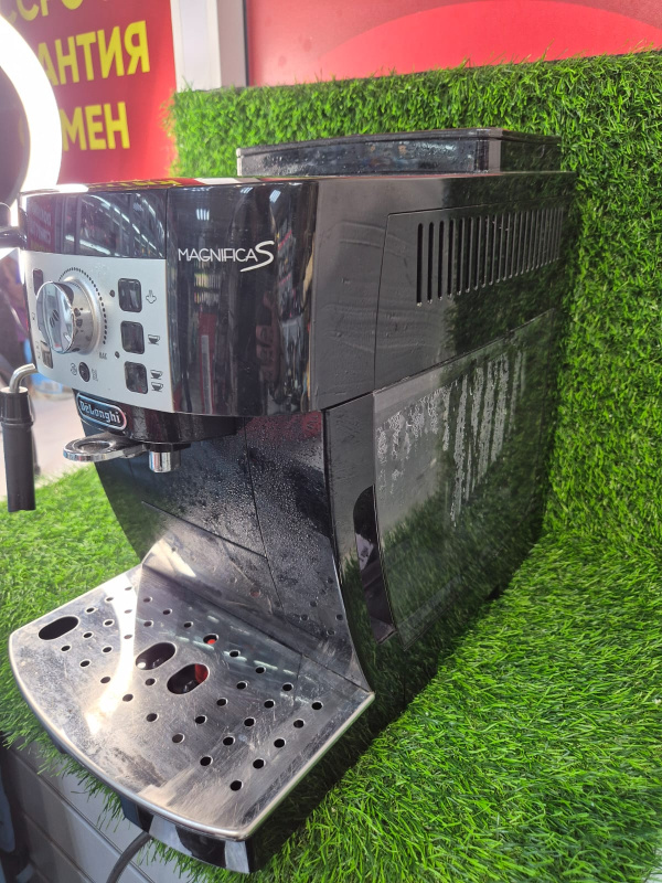 Кофемашина Delonghi magnifica s