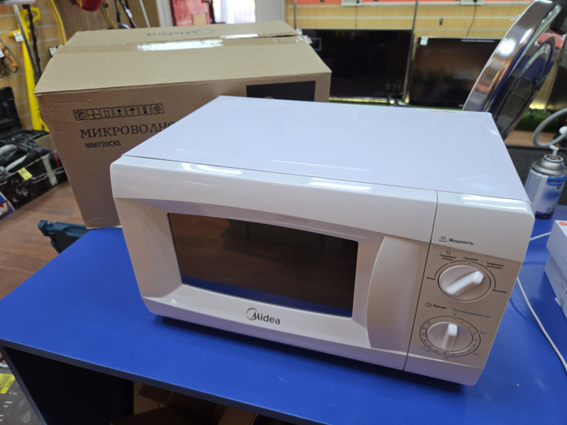 Микроволновая печь Midea MM720CKE