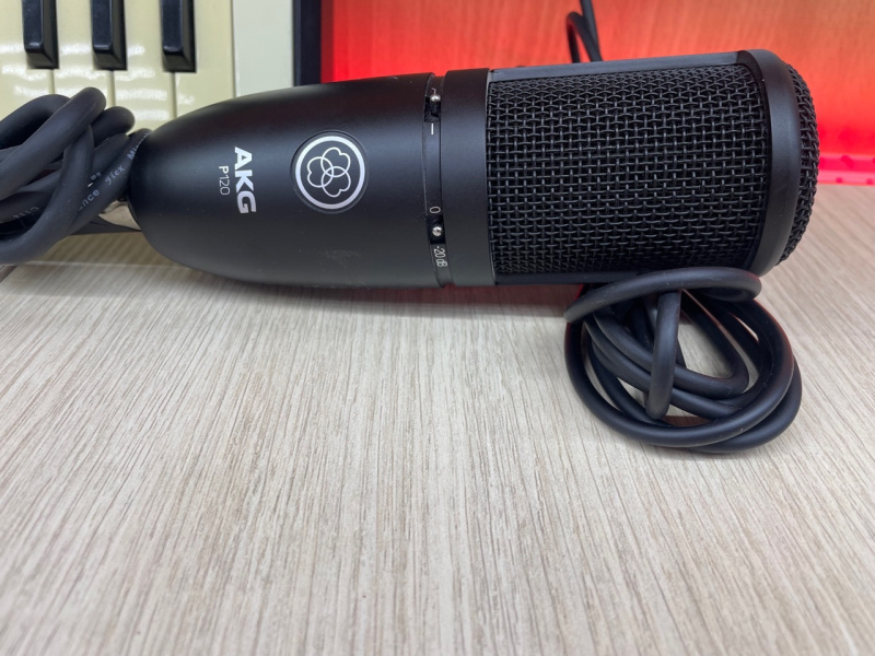 Микрофон  AKG P120