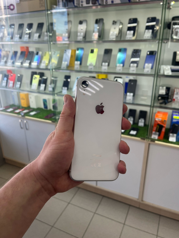 Мобильный телефон Apple iPhone XR