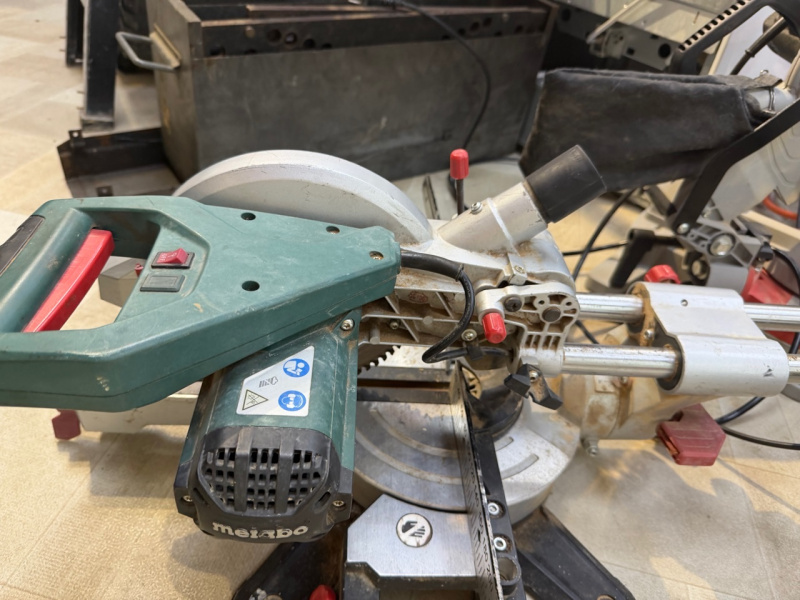 Торцовочная пила Metabo  kgs 216